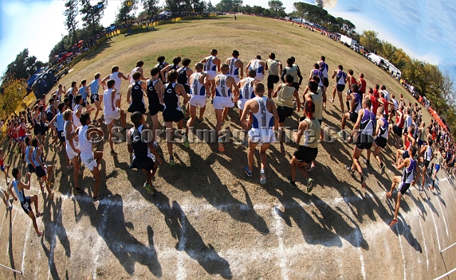 2011CIFXC-D1B-012.JPG - 2011 California CIF Cross Country Championships, Woodward Park, Fresno, California, November 27.