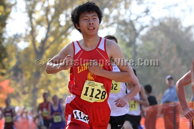 2011CIFXC-D1B-071.JPG - 2011 California CIF Cross Country Championships, Woodward Park, Fresno, California, November 27.