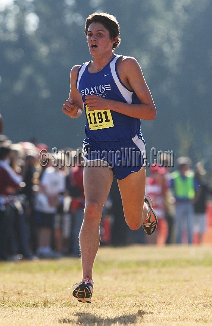 2011CIFXC-D1B-238.JPG - 2011 California CIF Cross Country Championships, Woodward Park, Fresno, California, November 27.