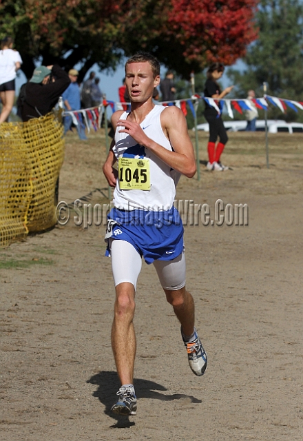 2011CIFXC-D2B-106.JPG - 2011 California CIF Cross Country Championships, Woodward Park, Fresno, California, November 27.
