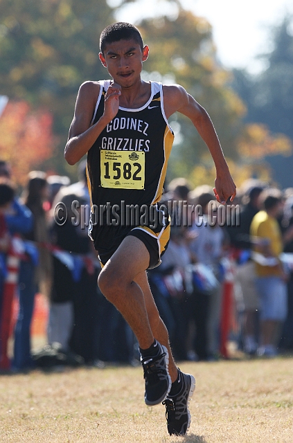 2011CIFXC-D2B-160.JPG - 2011 California CIF Cross Country Championships, Woodward Park, Fresno, California, November 27.