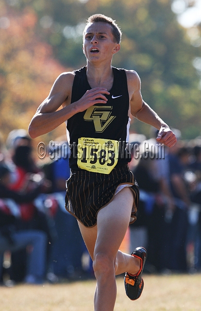 2011CIFXC-D2B-164.JPG - 2011 California CIF Cross Country Championships, Woodward Park, Fresno, California, November 27.