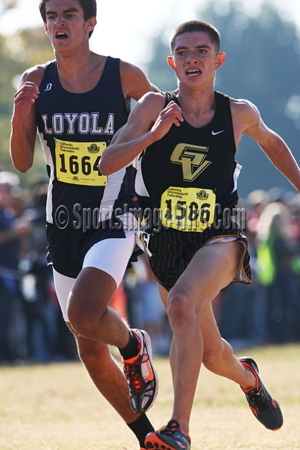 2011CIFXC-D2B-195.JPG - 2011 California CIF Cross Country Championships, Woodward Park, Fresno, California, November 27.