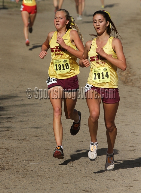 2011CIFXC-D2G-134.JPG - 2011 California CIF Cross Country Championships, Woodward Park, Fresno, California, November 27.