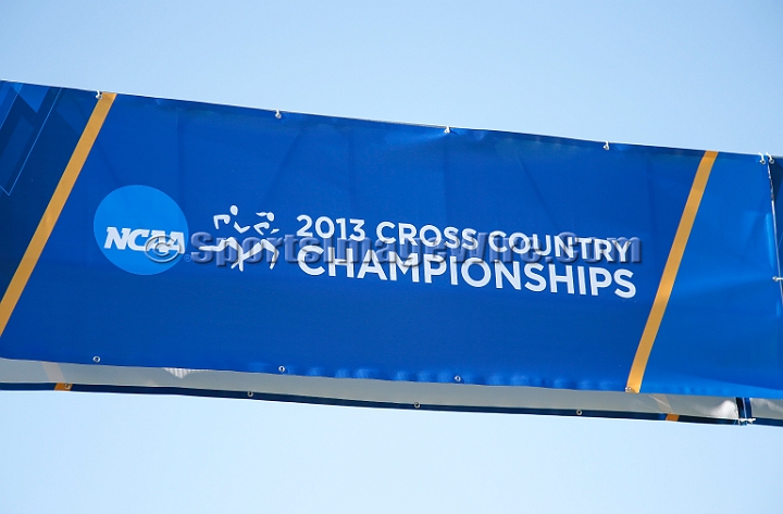 2013-NCAAXCWestSU-014.JPG - Nov 15, 2013; Sacramento, CA, USA; The NCAA D1 West Cross Country Regional at the Haggin Oaks Golf Course.