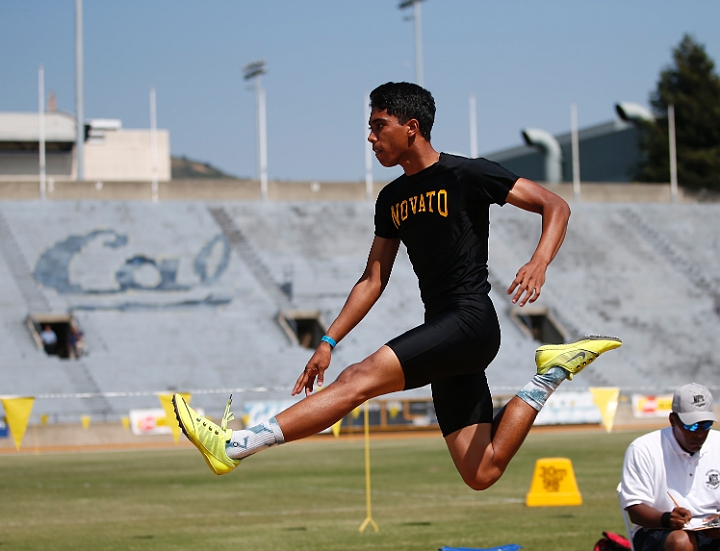 2014NCSMOCsat-202.JPG - 2014 North Coast Section Meet of Champions, May 30-31, Edwards Stadium, Berkeley, CA.
