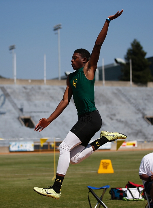 2014NCSMOCsat-204.JPG - 2014 North Coast Section Meet of Champions, May 30-31, Edwards Stadium, Berkeley, CA.