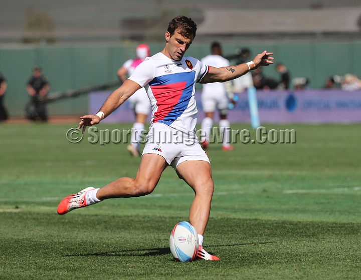 2018RugbySevensSat-27.JPG - Jean Pascal Barraque of France scores a conversion against New Zealand in the men's championship quarter finals of the 2018 Rugby World Cup Sevens, Saturday, July 21, 2018, at AT&T Park, San Francisco. New Zealand defeated France 12-7. (Spencer Allen/IOS via AP)