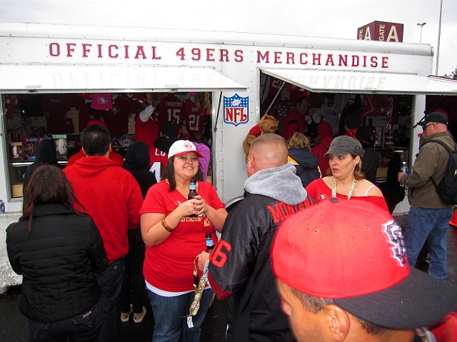 Niners-Raiders-006.JPG - The San Francisco 49ers beat the Oakland Raiders 17-9 at Candlestick Park, October 17, 2010.