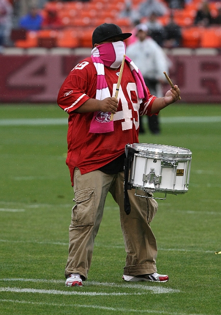 Niners-Raiders-011.JPG - The San Francisco 49ers beat the Oakland Raiders 17-9 at Candlestick Park, October 17, 2010.