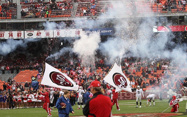 Niners-Raiders-015.JPG - The San Francisco 49ers beat the Oakland Raiders 17-9 at Candlestick Park, October 17, 2010.