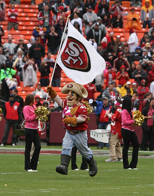 Niners-Raiders-016.JPG - The San Francisco 49ers beat the Oakland Raiders 17-9 at Candlestick Park, October 17, 2010.