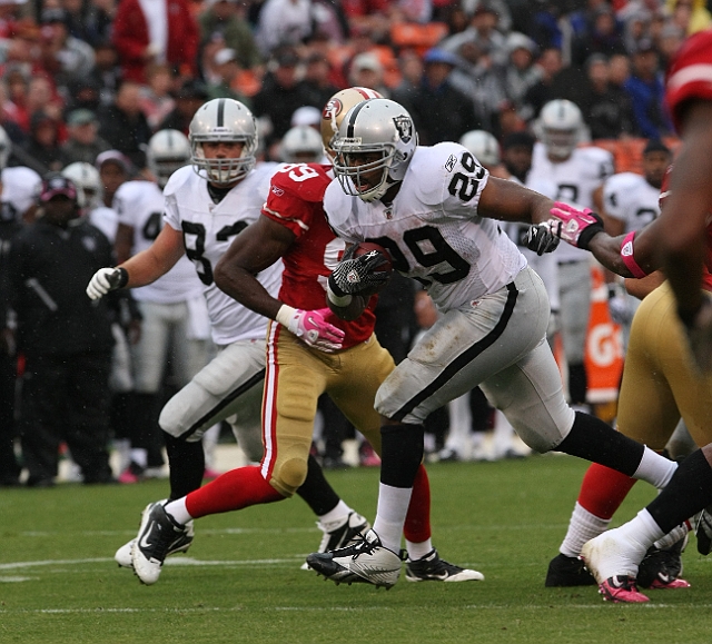 Niners-Raiders-021.JPG - The San Francisco 49ers beat the Oakland Raiders 17-9 at Candlestick Park, October 17, 2010.