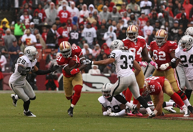 Niners-Raiders-030.JPG - The San Francisco 49ers beat the Oakland Raiders 17-9 at Candlestick Park, October 17, 2010.