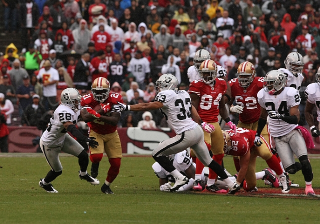 Niners-Raiders-031.JPG - The San Francisco 49ers beat the Oakland Raiders 17-9 at Candlestick Park, October 17, 2010.