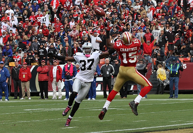 Niners-Raiders-050.JPG - The San Francisco 49ers beat the Oakland Raiders 17-9 at Candlestick Park, October 17, 2010.