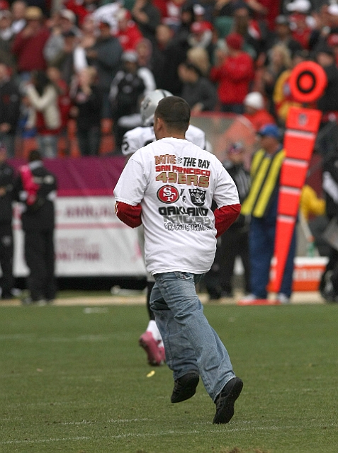 Niners-Raiders-054.JPG - The San Francisco 49ers beat the Oakland Raiders 17-9 at Candlestick Park, October 17, 2010.